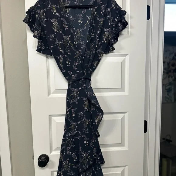 NWOT Max Studio Floral Ruffle Sleeve Dress size Med - Picture 2 of 2